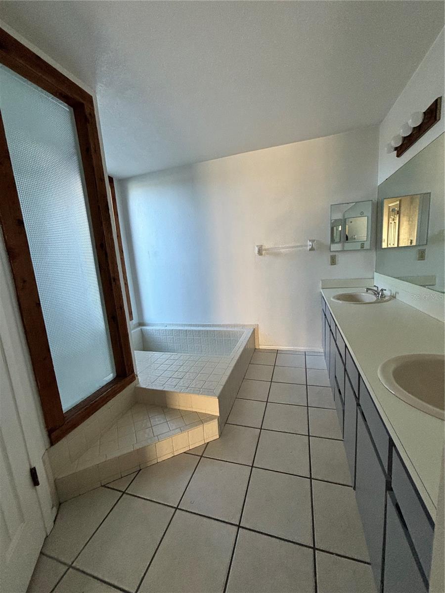 Image 8 of 12 For 2346 St Croix Street