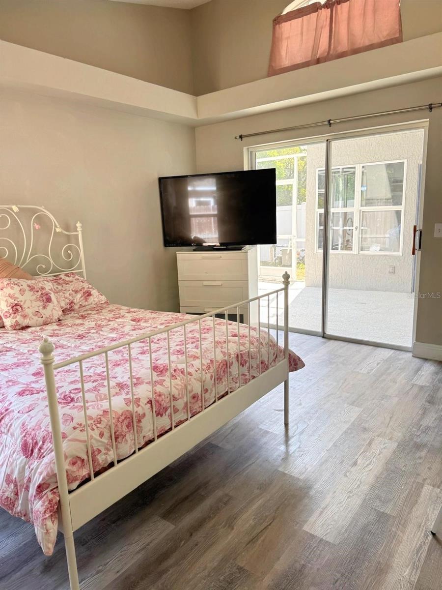 Image 19 of 41 For 1021 Royal Oaks Drive