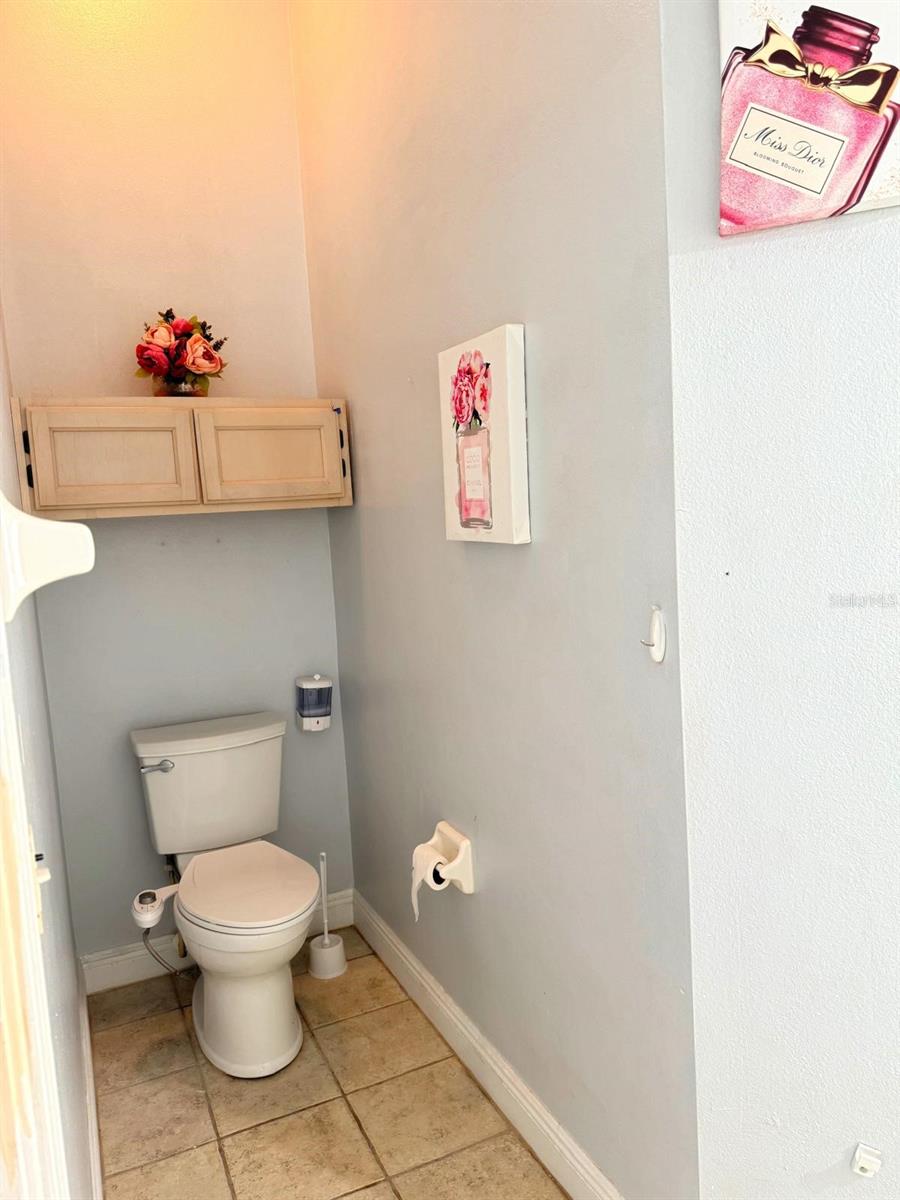 Image 20 of 41 For 1021 Royal Oaks Drive