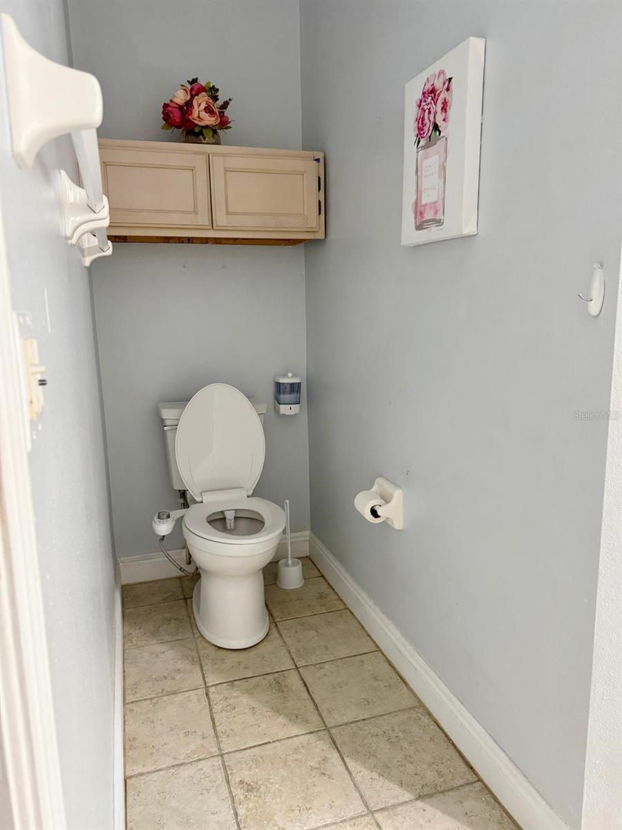 Image 21 of 41 For 1021 Royal Oaks Drive