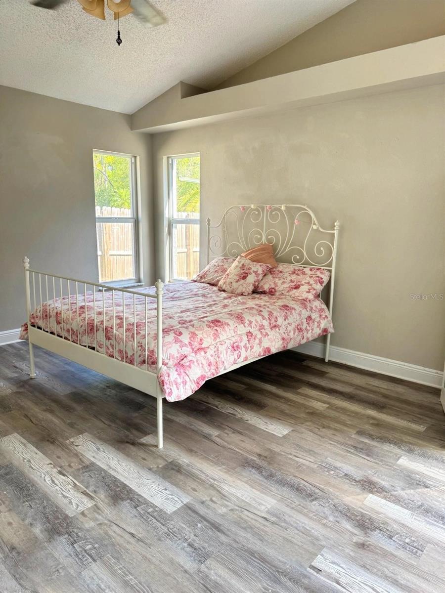 Image 22 of 41 For 1021 Royal Oaks Drive