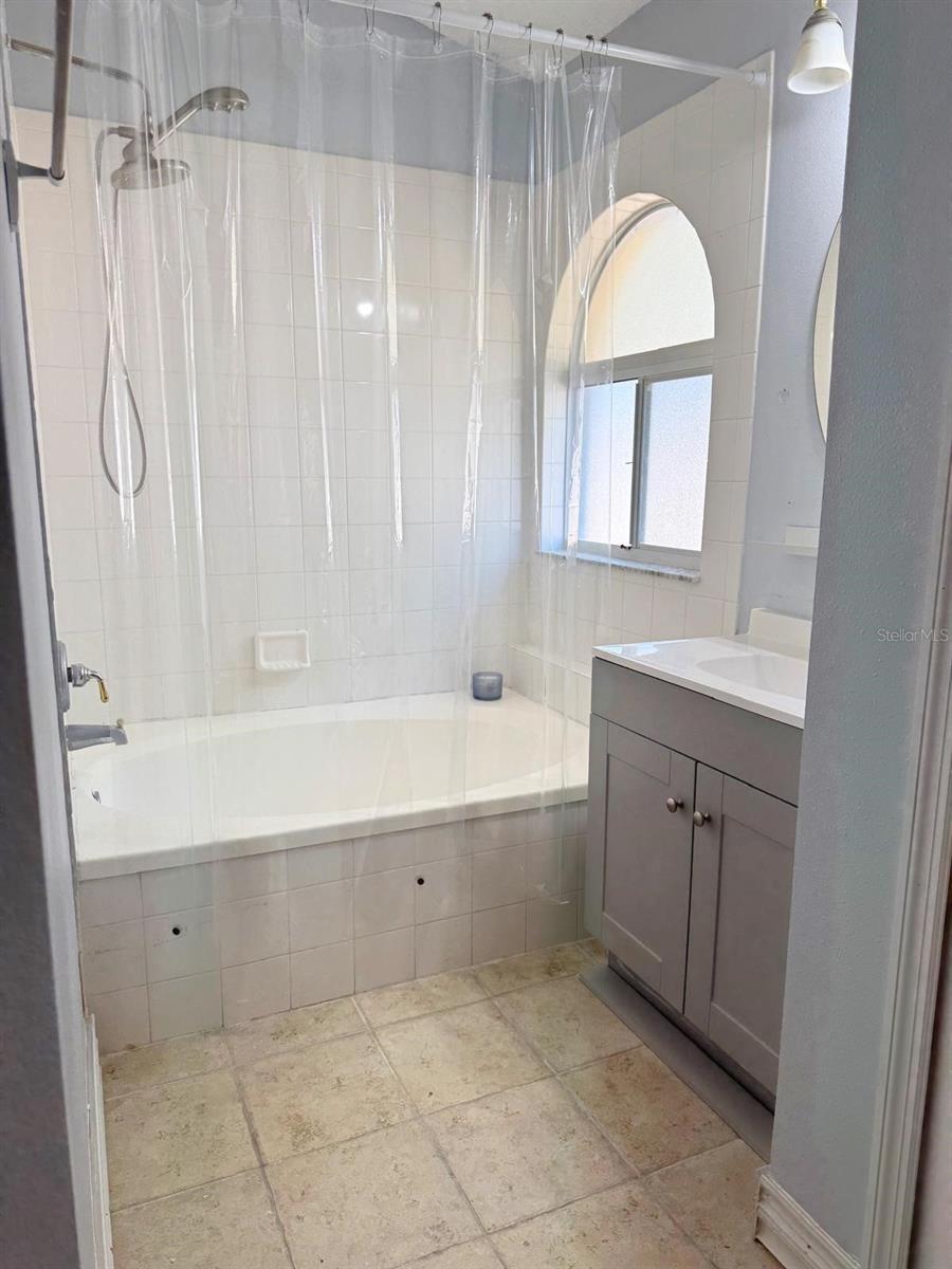 Image 24 of 41 For 1021 Royal Oaks Drive