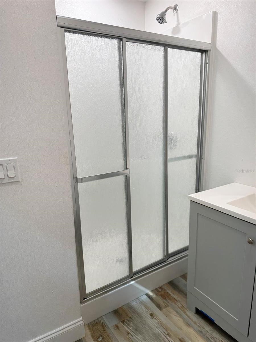 Image 25 of 41 For 1021 Royal Oaks Drive