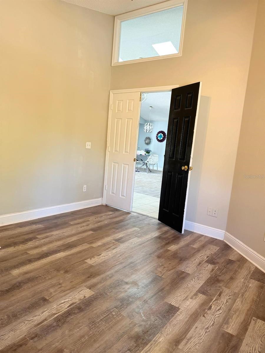 Image 28 of 41 For 1021 Royal Oaks Drive