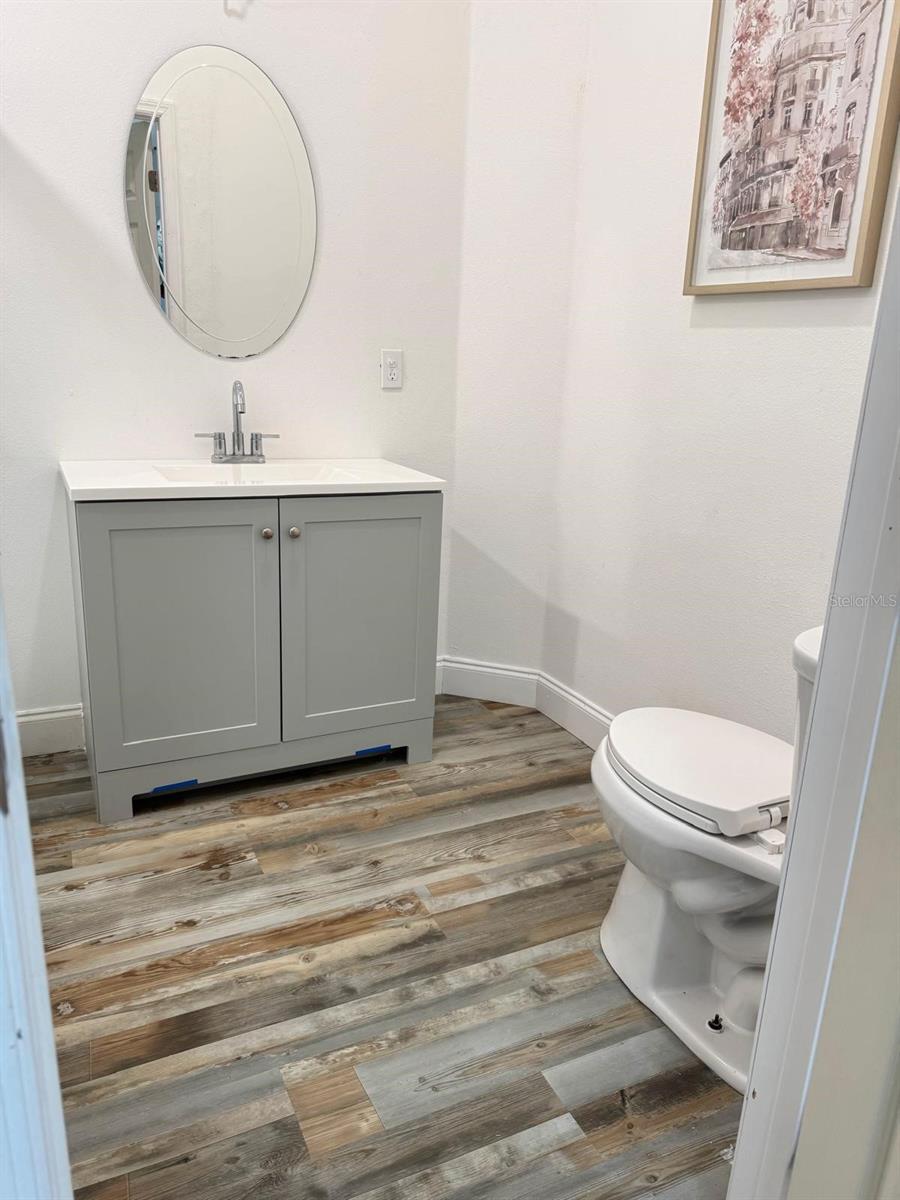 Image 29 of 41 For 1021 Royal Oaks Drive