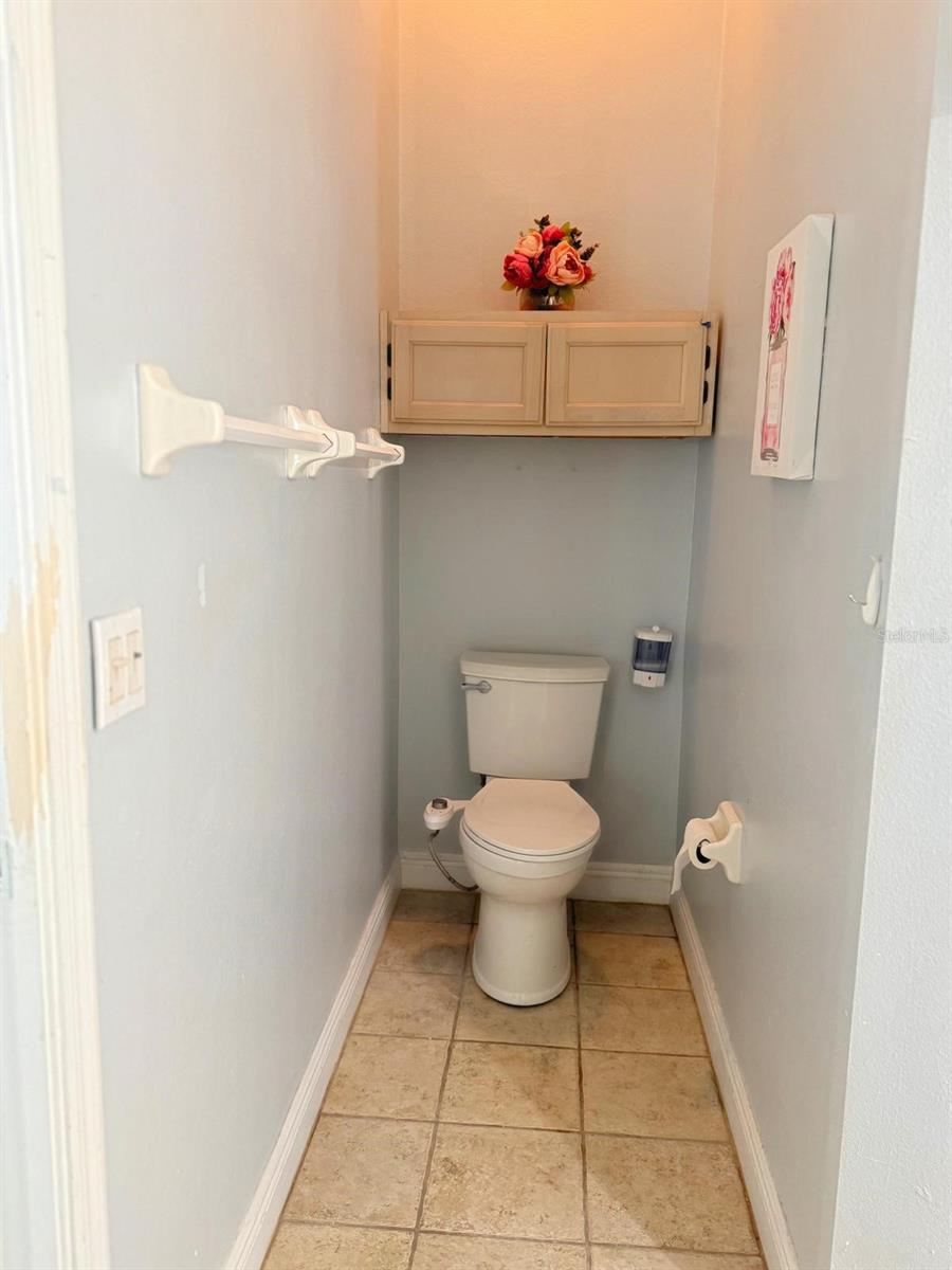 Image 32 of 41 For 1021 Royal Oaks Drive