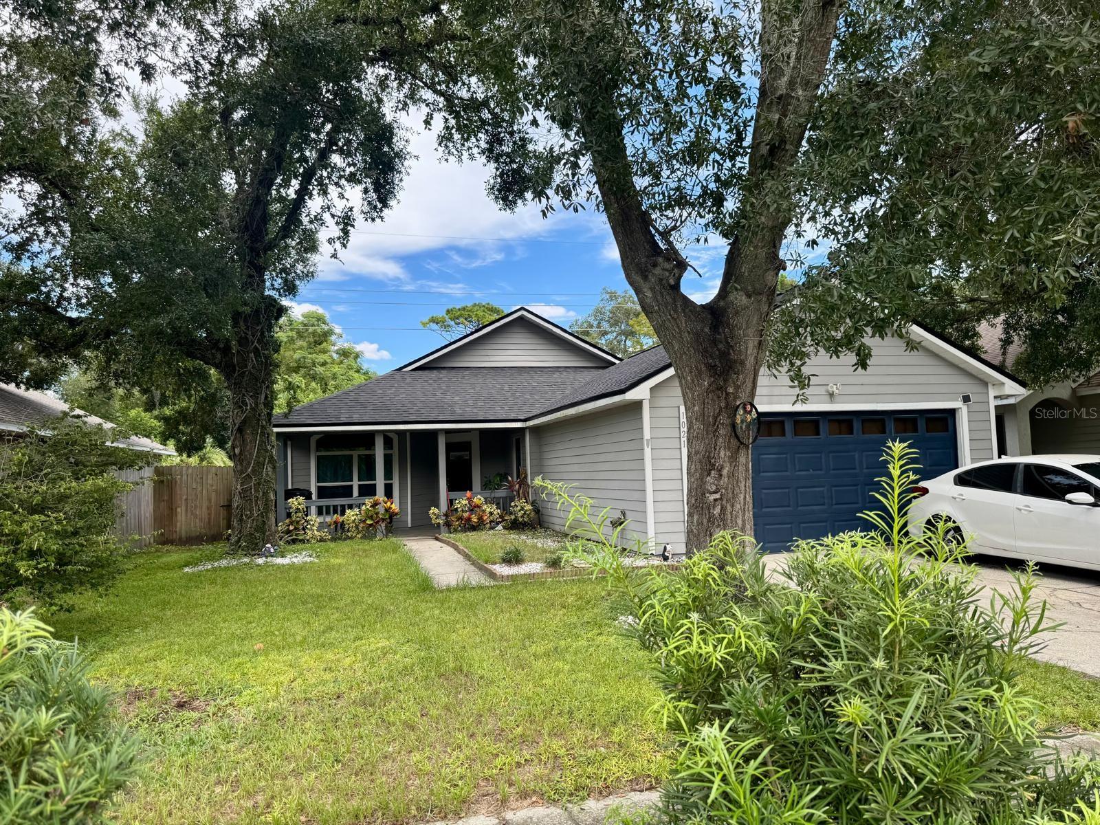 Image 5 of 41 For 1021 Royal Oaks Drive