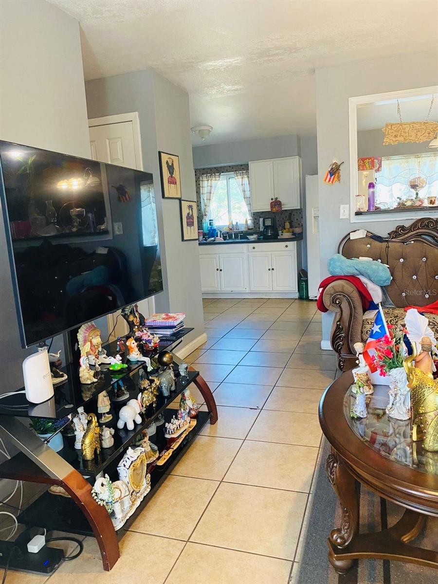 Image 18 of 35 For 2337 Laura Street