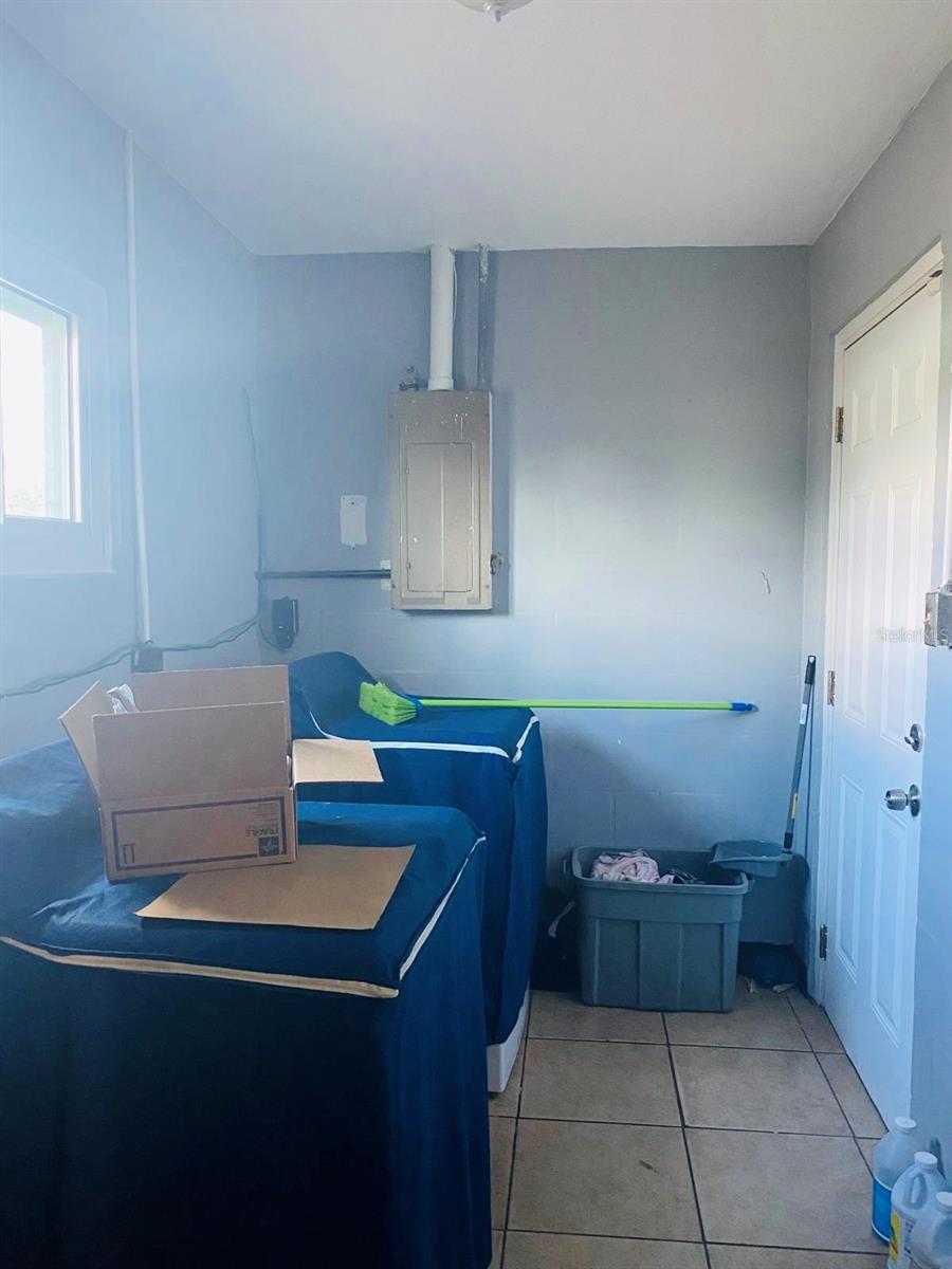 Image 24 of 35 For 2337 Laura Street