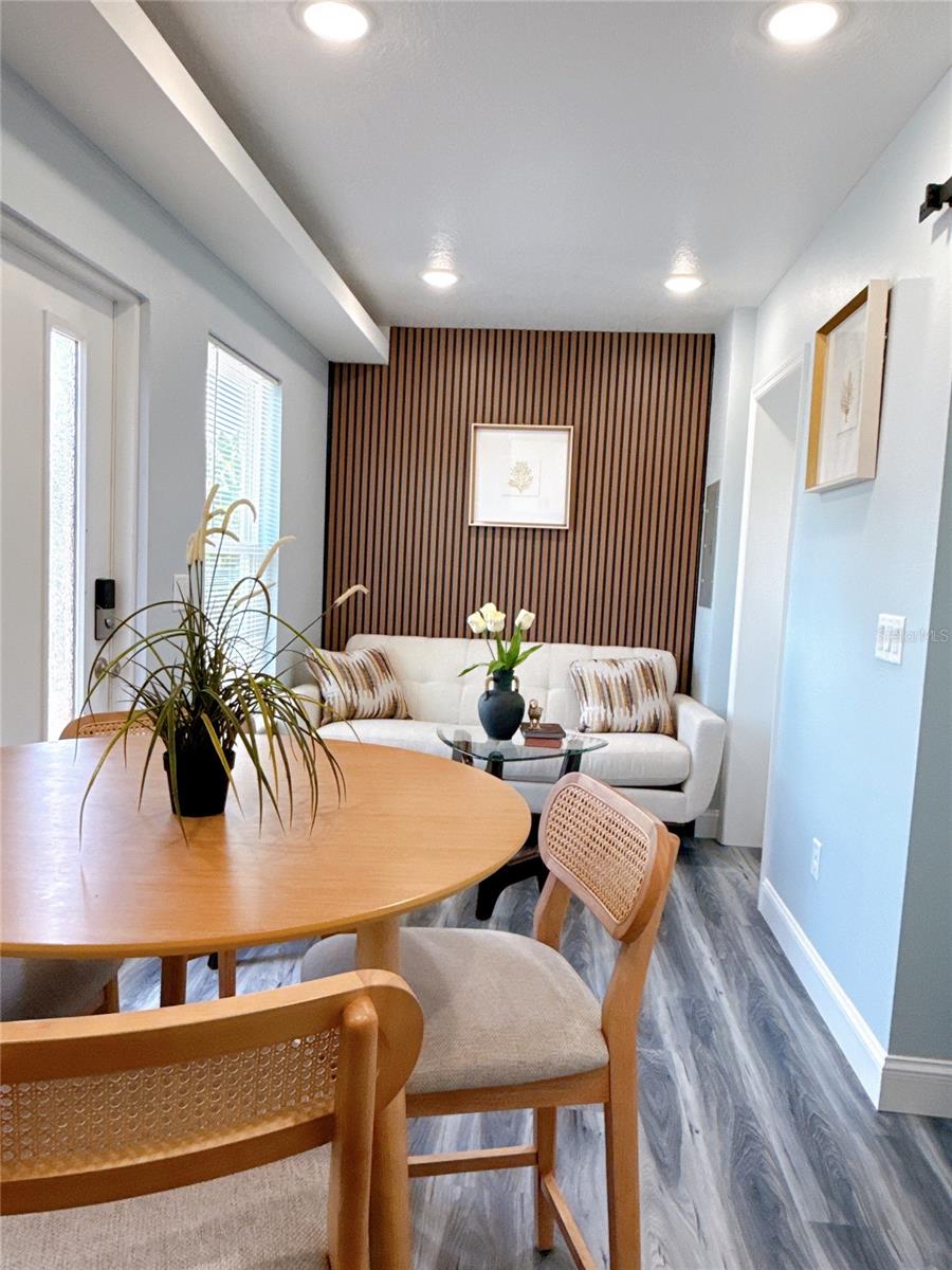 Image 2 of 6 For 409 W Carroll St