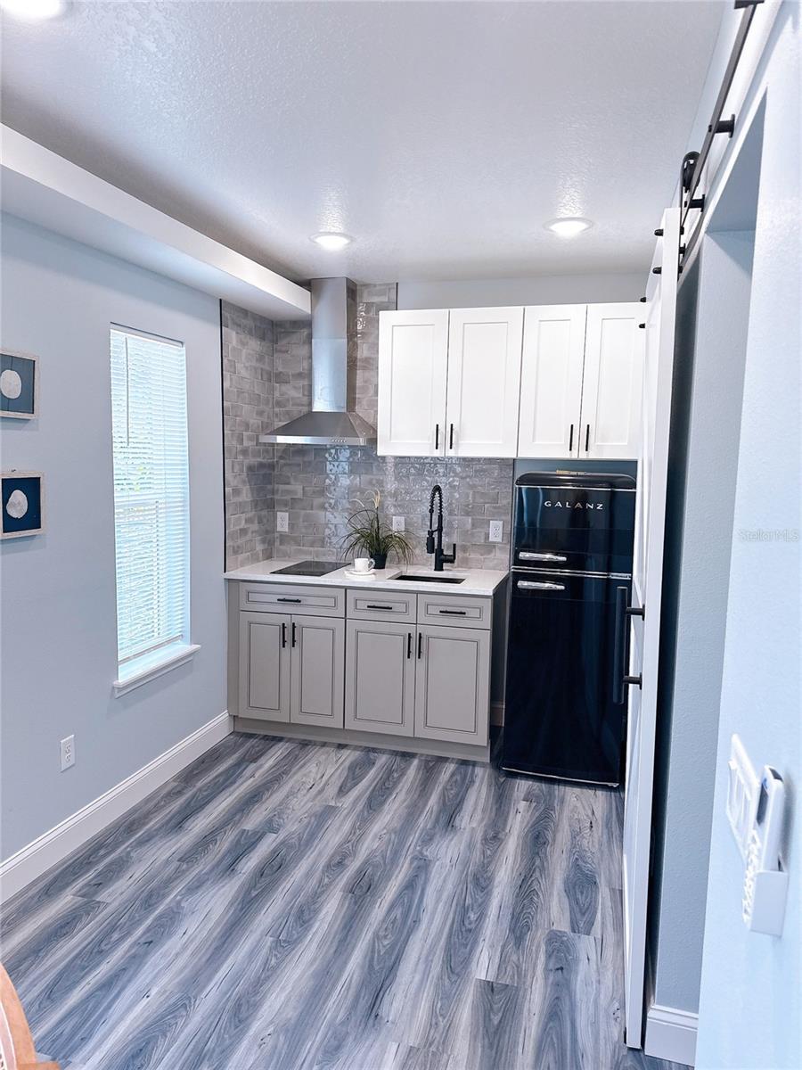 Image 3 of 6 For 409 W Carroll St