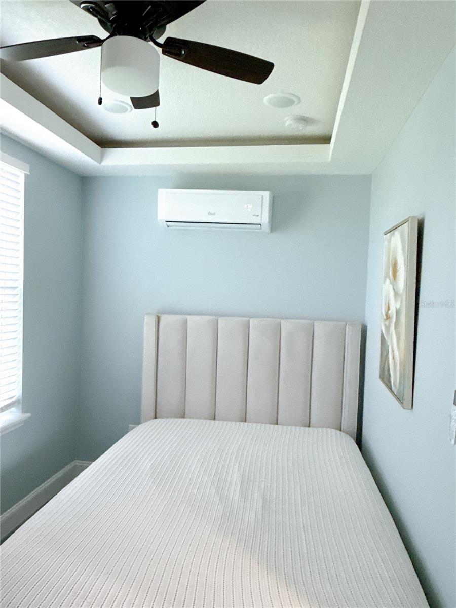 Image 4 of 6 For 409 W Carroll St