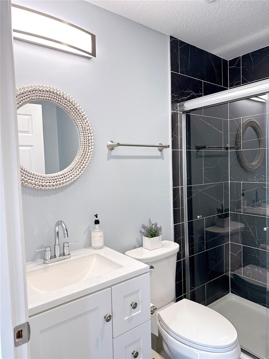 Image 5 of 6 For 409 W Carroll St