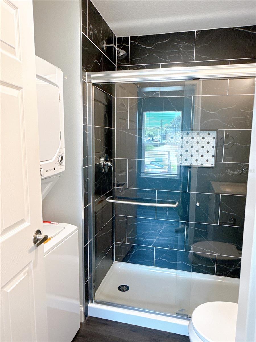 Image 6 of 6 For 409 W Carroll St