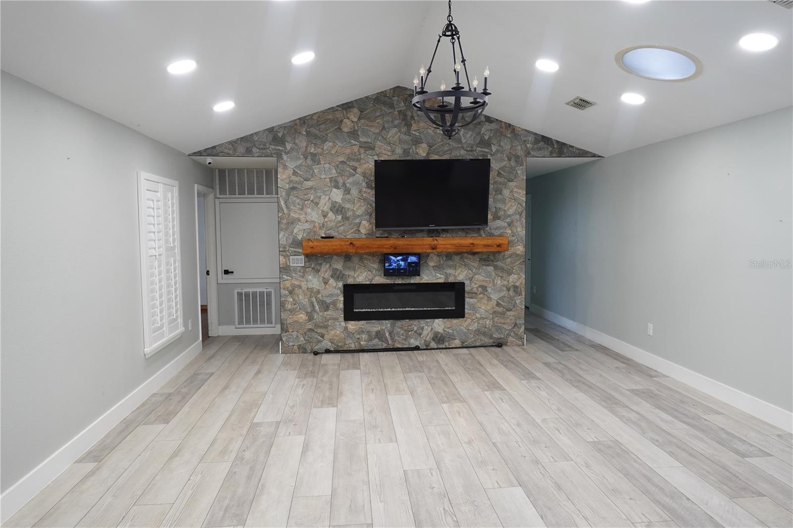 Image 7 of 54 For 2264 Stewart Street