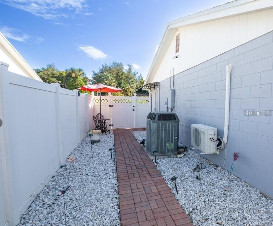 Image 3 of 7 For 111 Cuautla Way 1