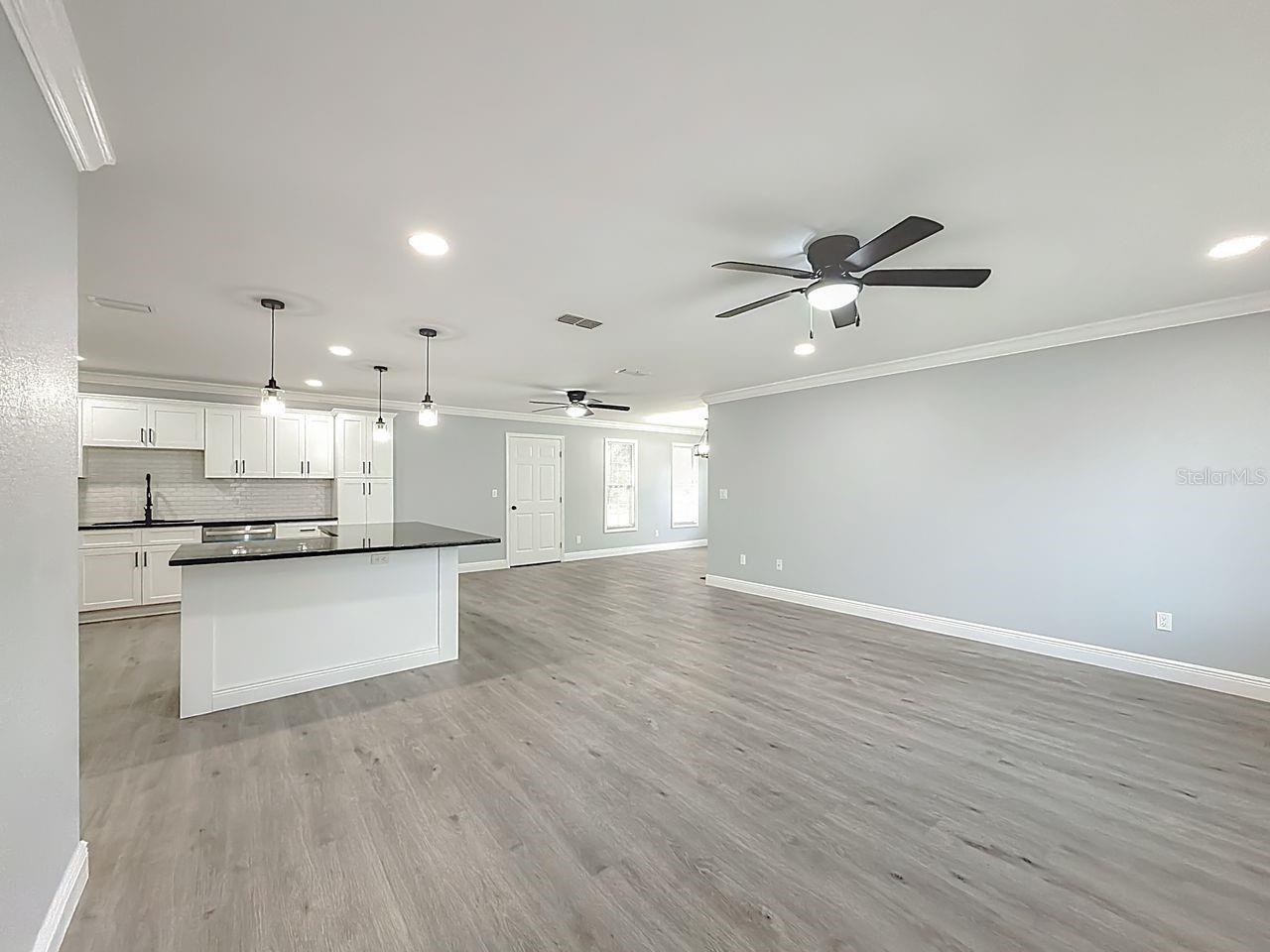 Image 4 of 36 For 513 Sapphire Lane