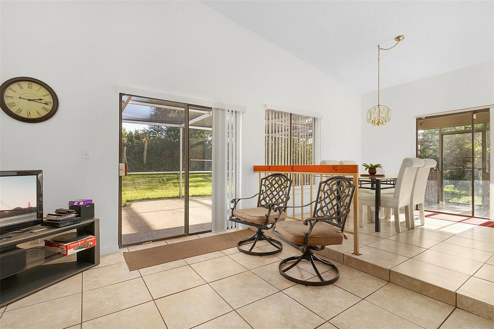 Image 18 of 36 For 712 Flag Way