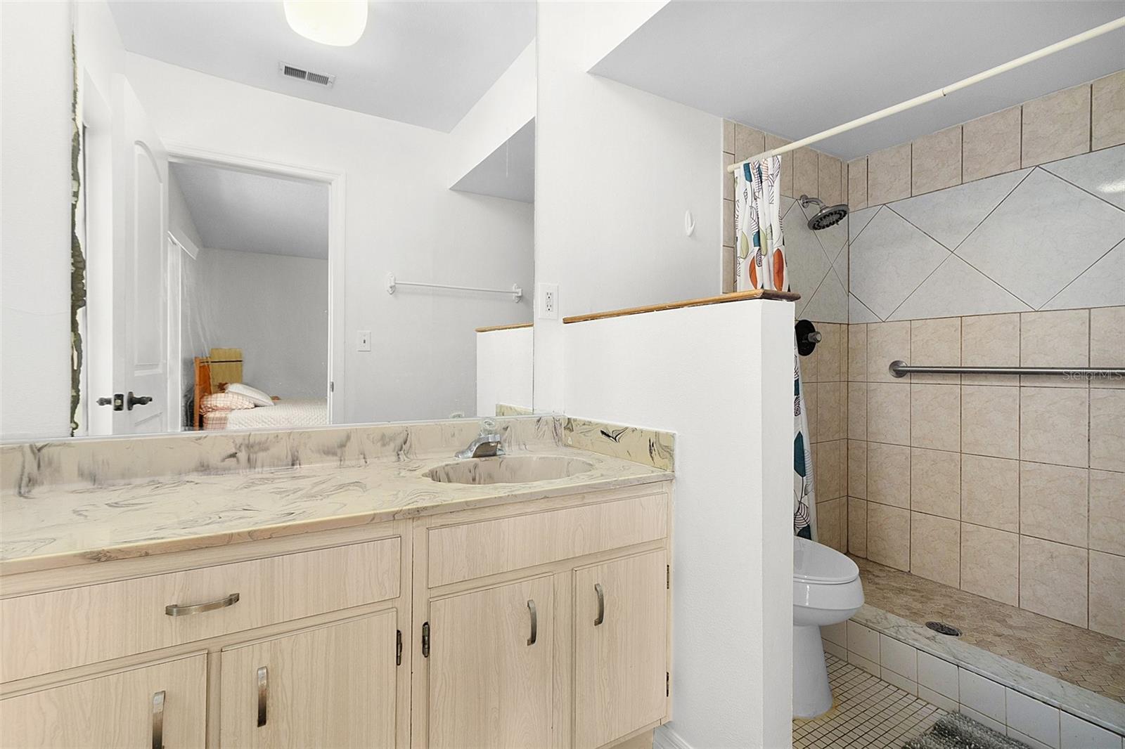 Image 27 of 36 For 712 Flag Way