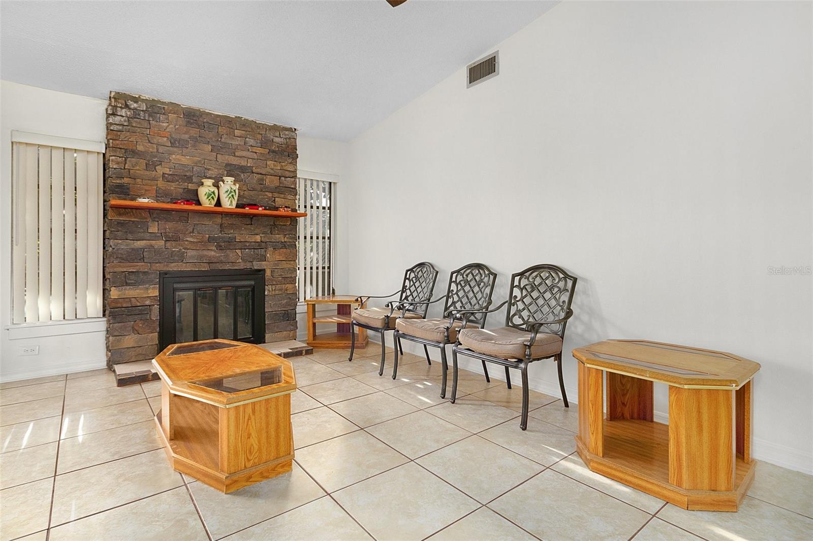 Image 9 of 36 For 712 Flag Way