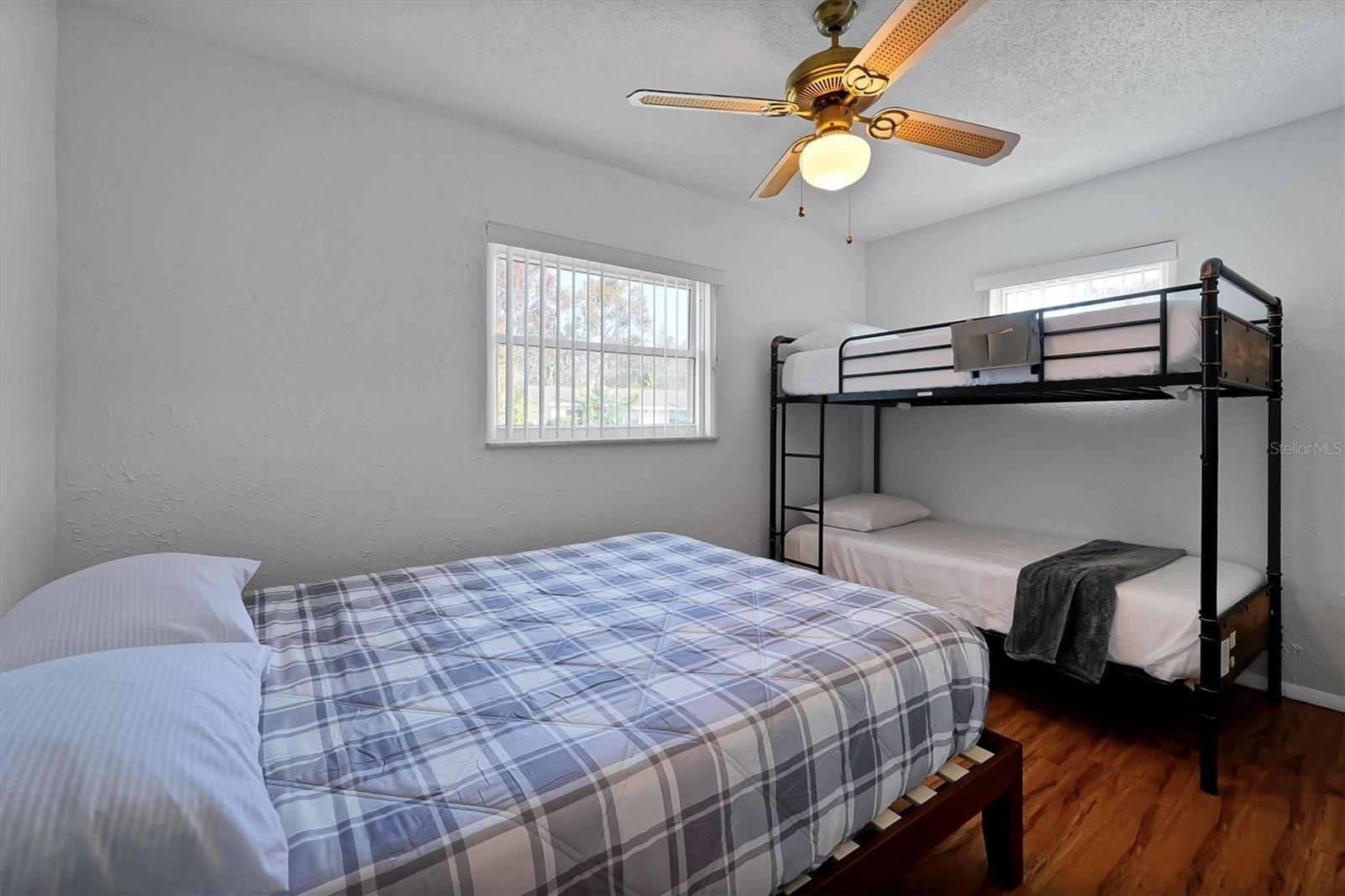 Image 29 of 44 For 908 Jeffrey Street