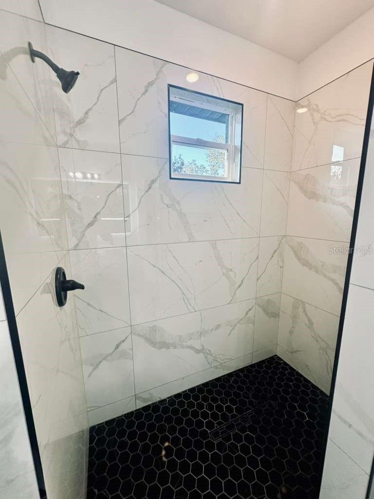 Image 12 of 26 For 121 Argyle Avenue