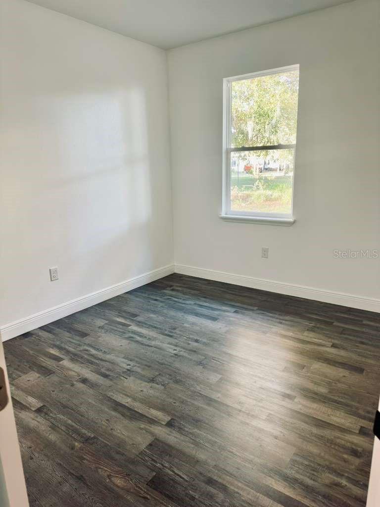 Image 21 of 26 For 121 Argyle Avenue