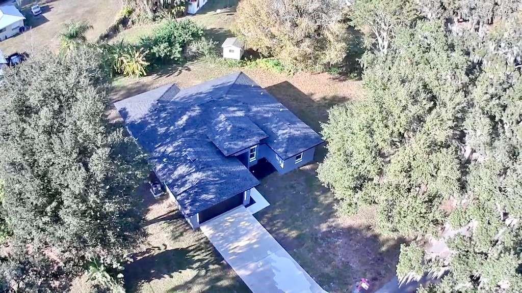 Image 4 of 26 For 121 Argyle Avenue