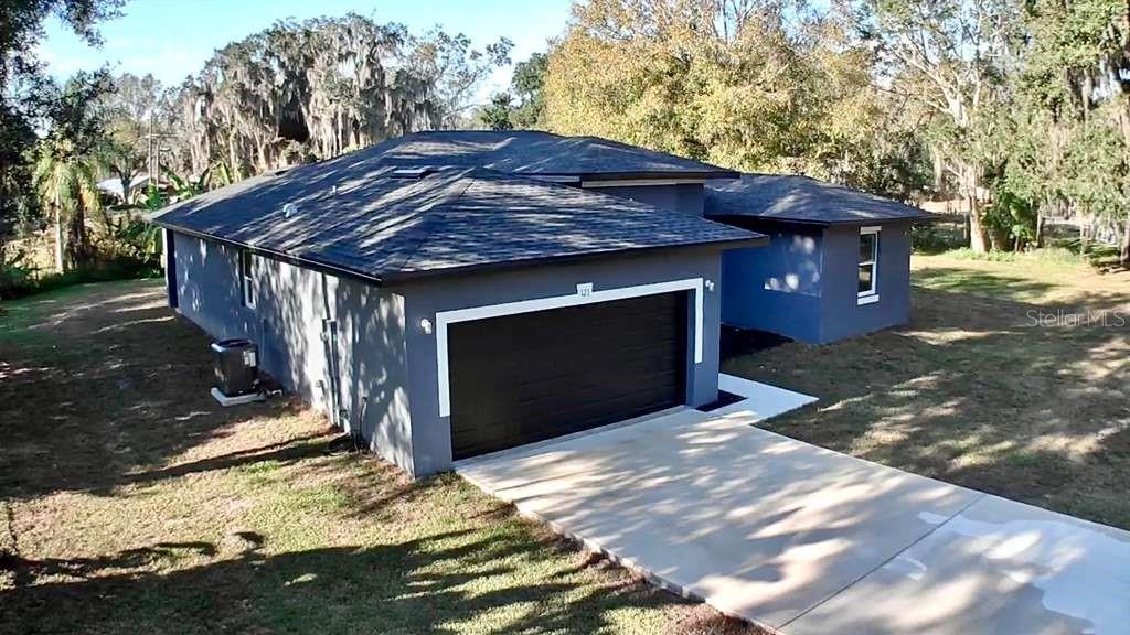 Image 7 of 26 For 121 Argyle Avenue