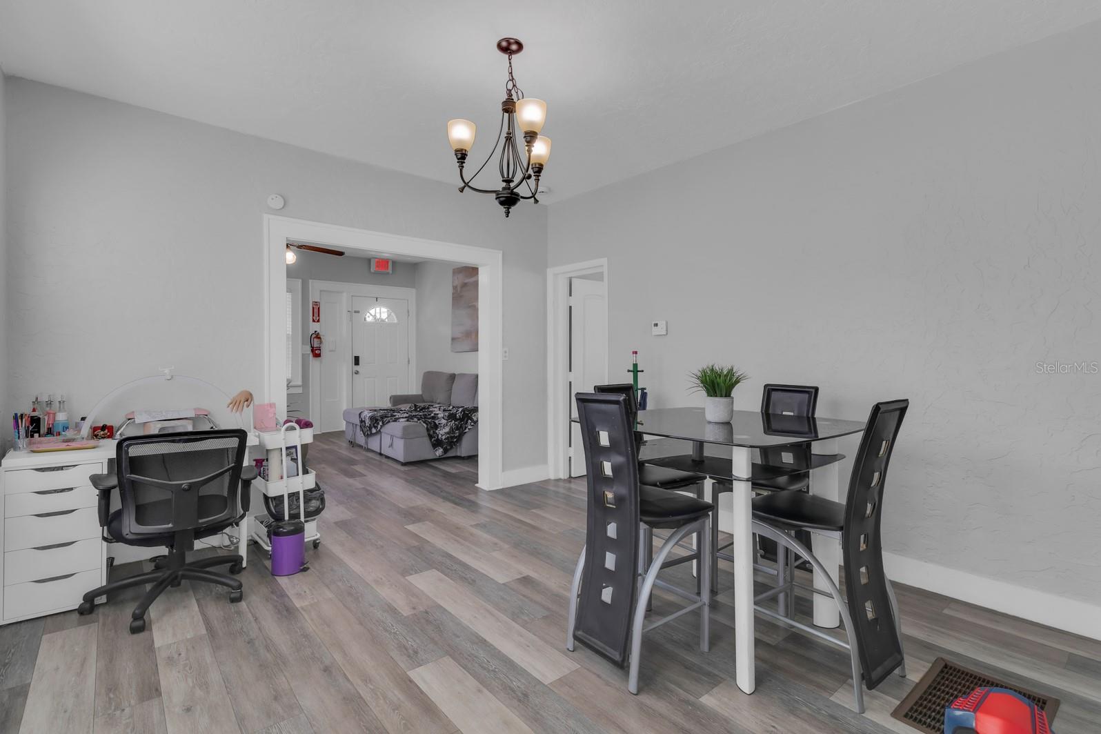 Image 14 of 33 For 721 Mabbette Street