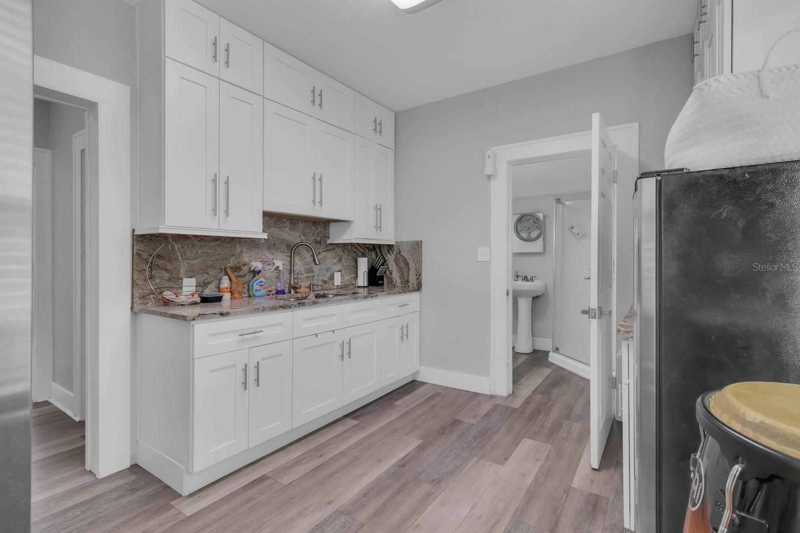 Image 23 of 33 For 721 Mabbette Street