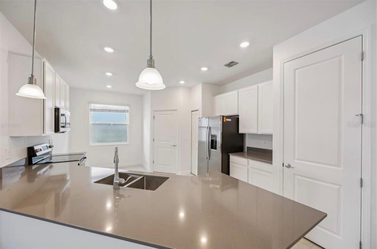 Image 3 of 42 For 4270 Eastminster Road