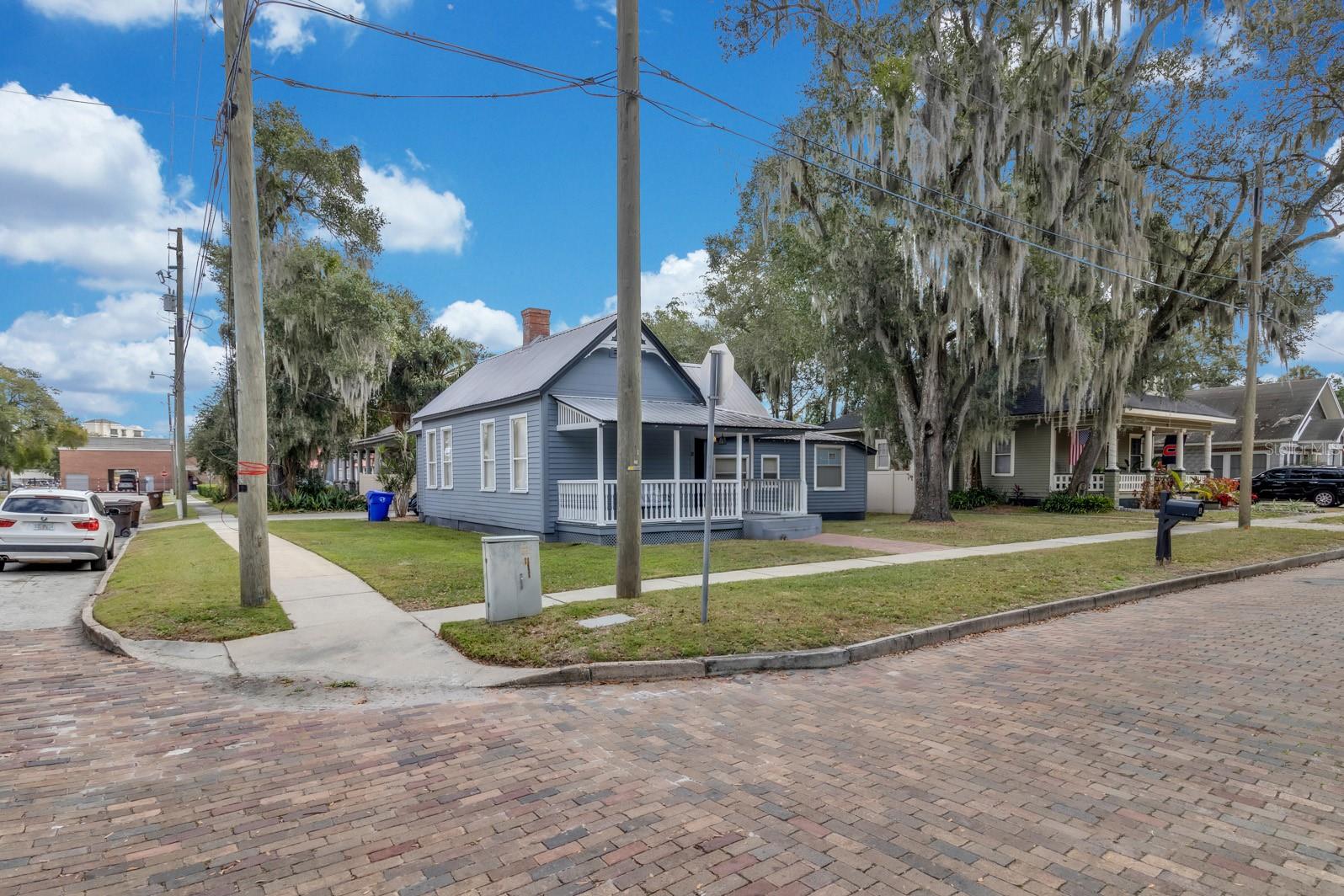 Image 2 of 40 For 21 Beaumont Avenue