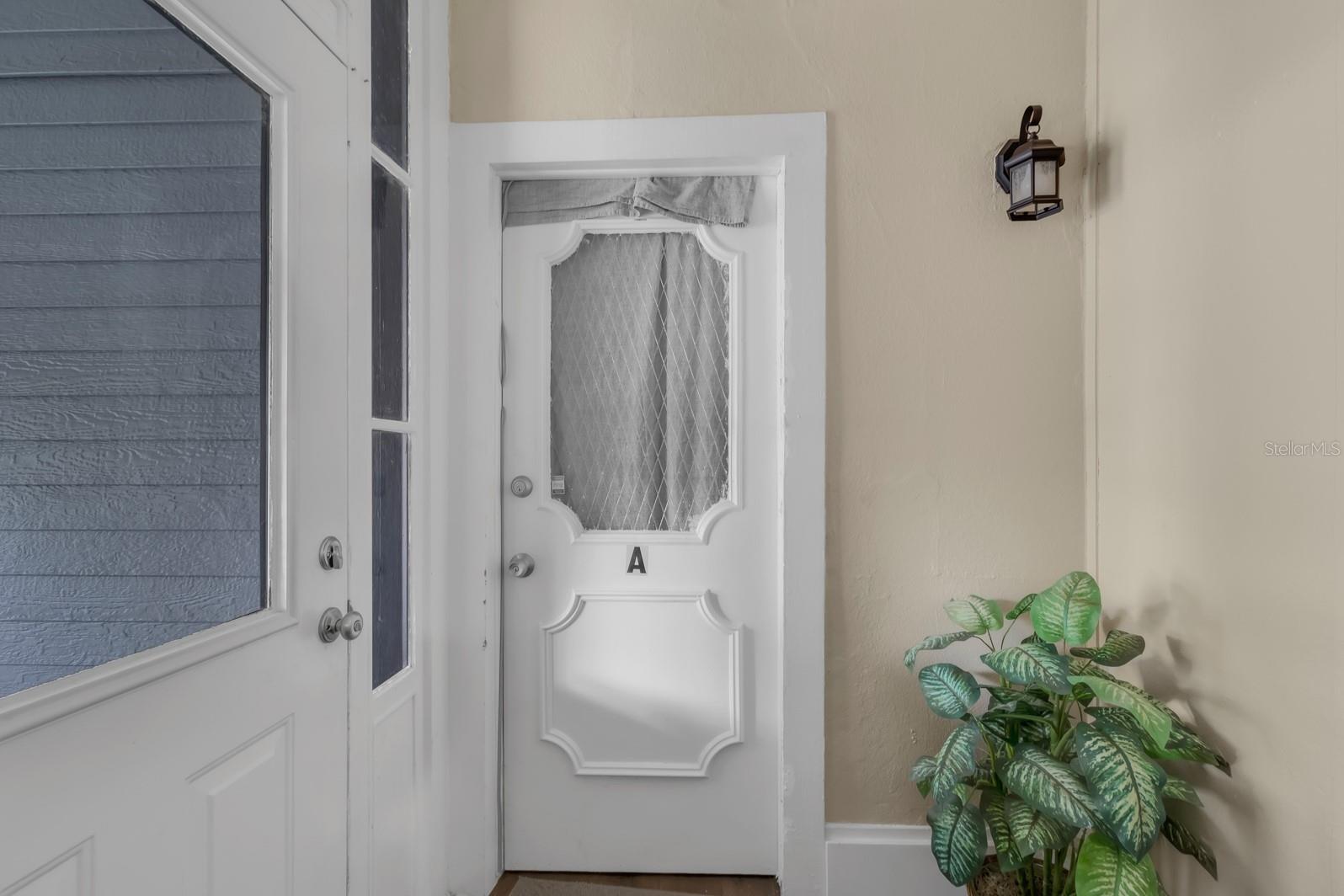 Image 21 of 40 For 21 Beaumont Avenue