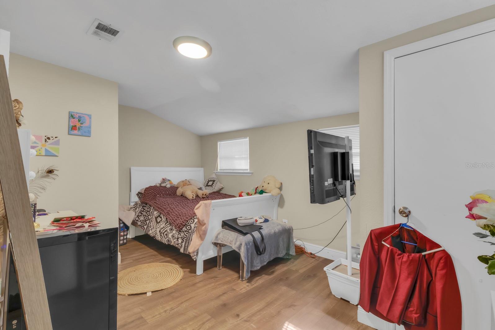 Image 26 of 40 For 21 Beaumont Avenue