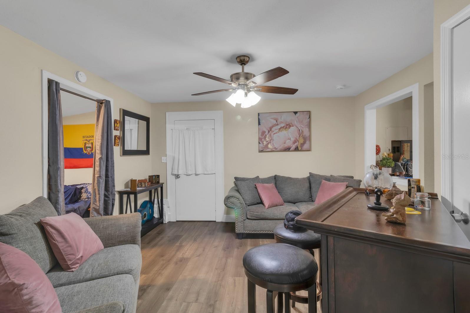 Image 30 of 40 For 21 Beaumont Avenue