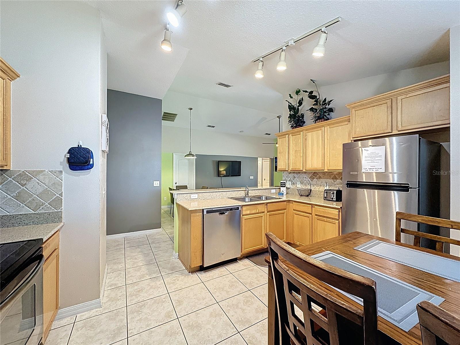 Image 17 of 65 For 2281 Royal Ridge Drive