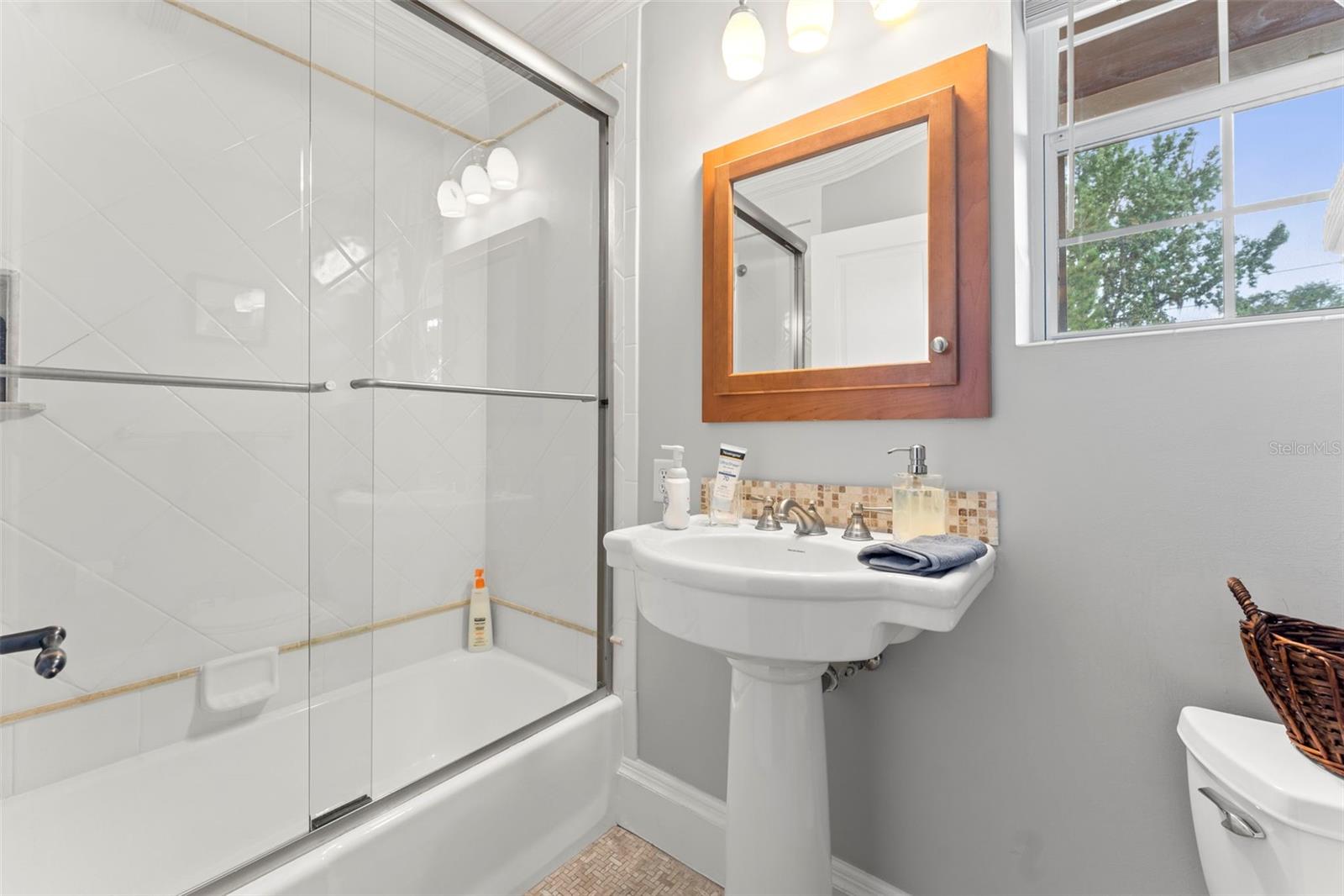 Image 30 of 57 For 1221 Oriental Gardens Road