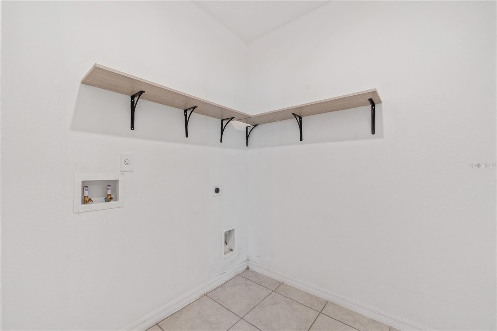 Image 15 of 38 For 1028 Kobuk Street