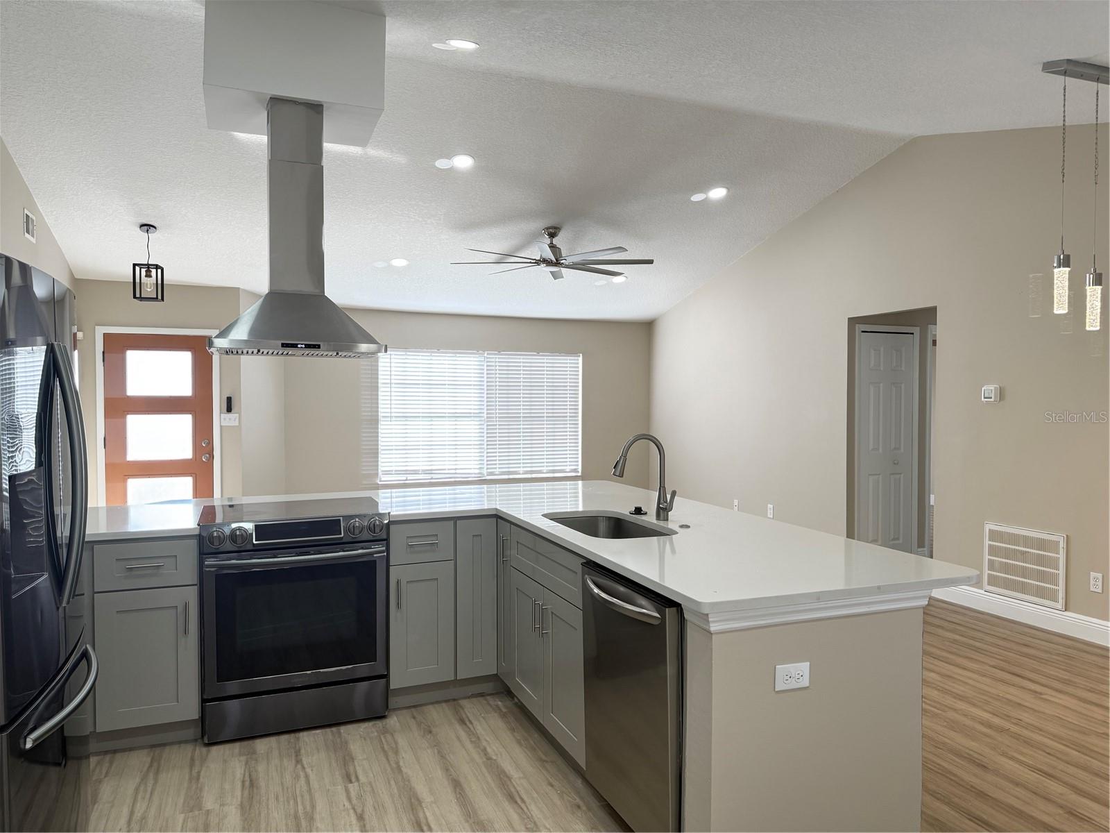 Image 4 of 17 For 1545 Wyman Circle