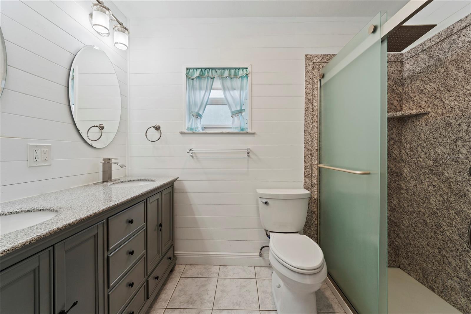 Image 18 of 34 For 5345 52nd Avenue