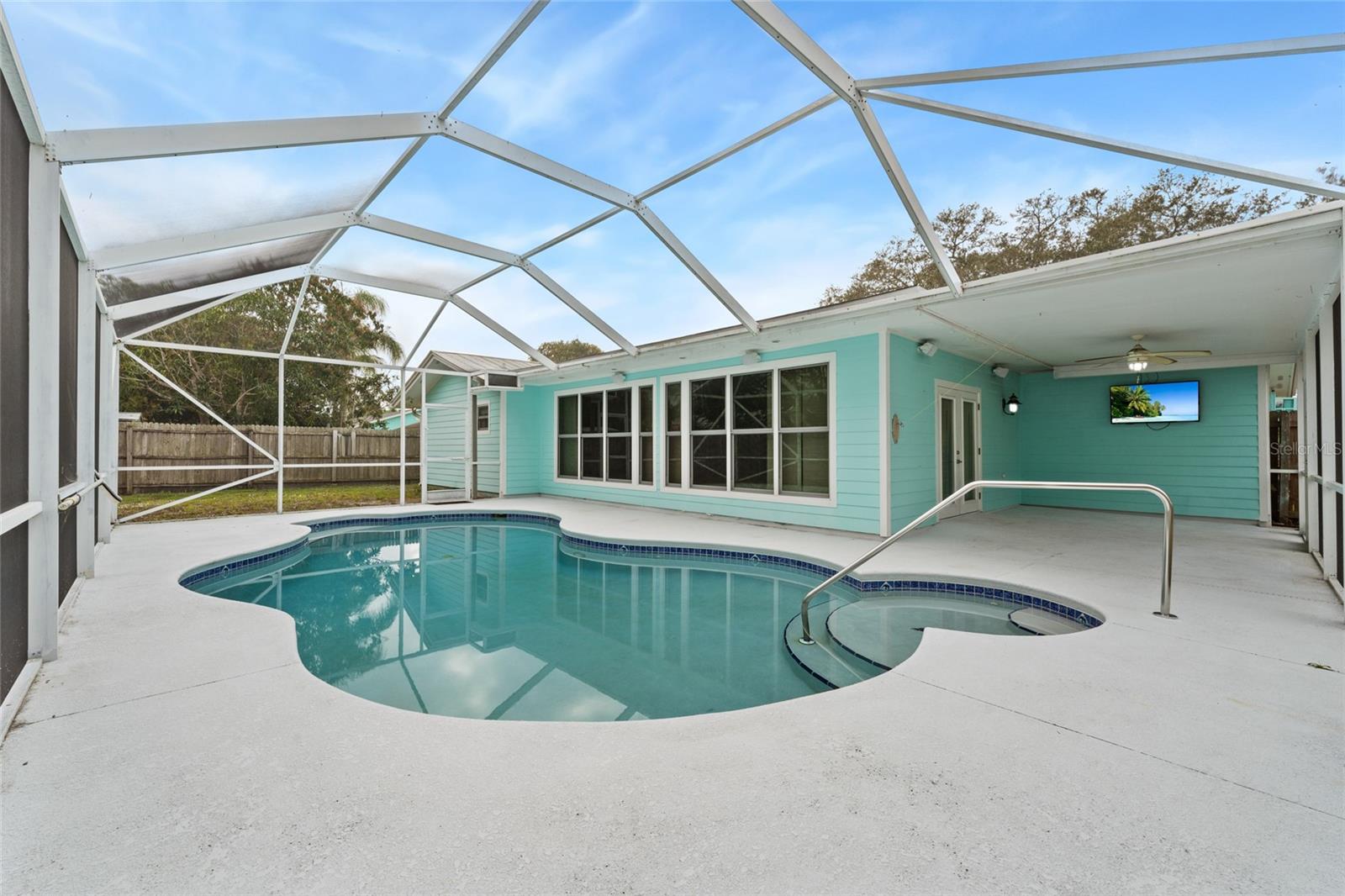 Image 20 of 34 For 5345 52nd Avenue