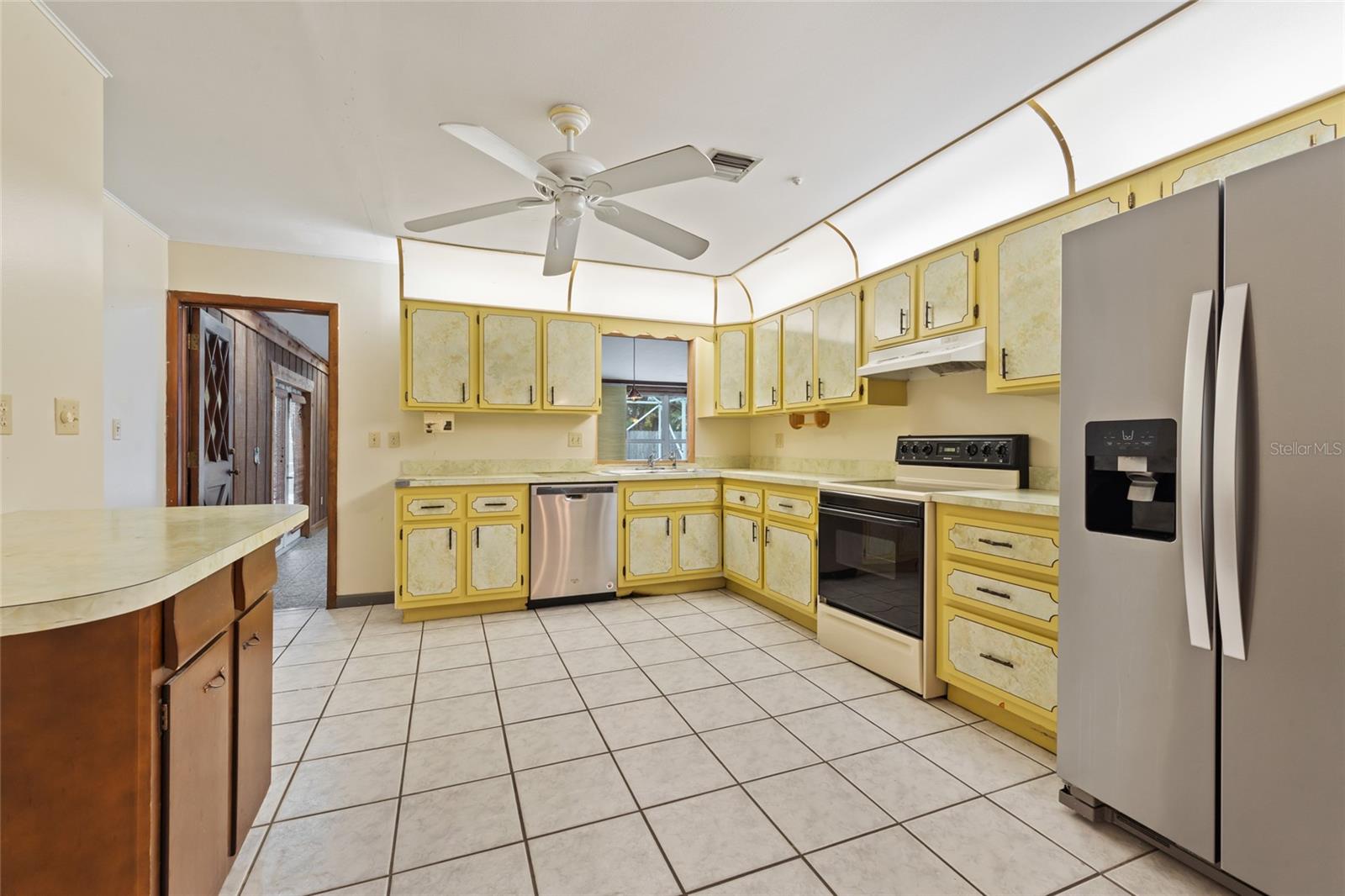 Image 5 of 34 For 5345 52nd Avenue