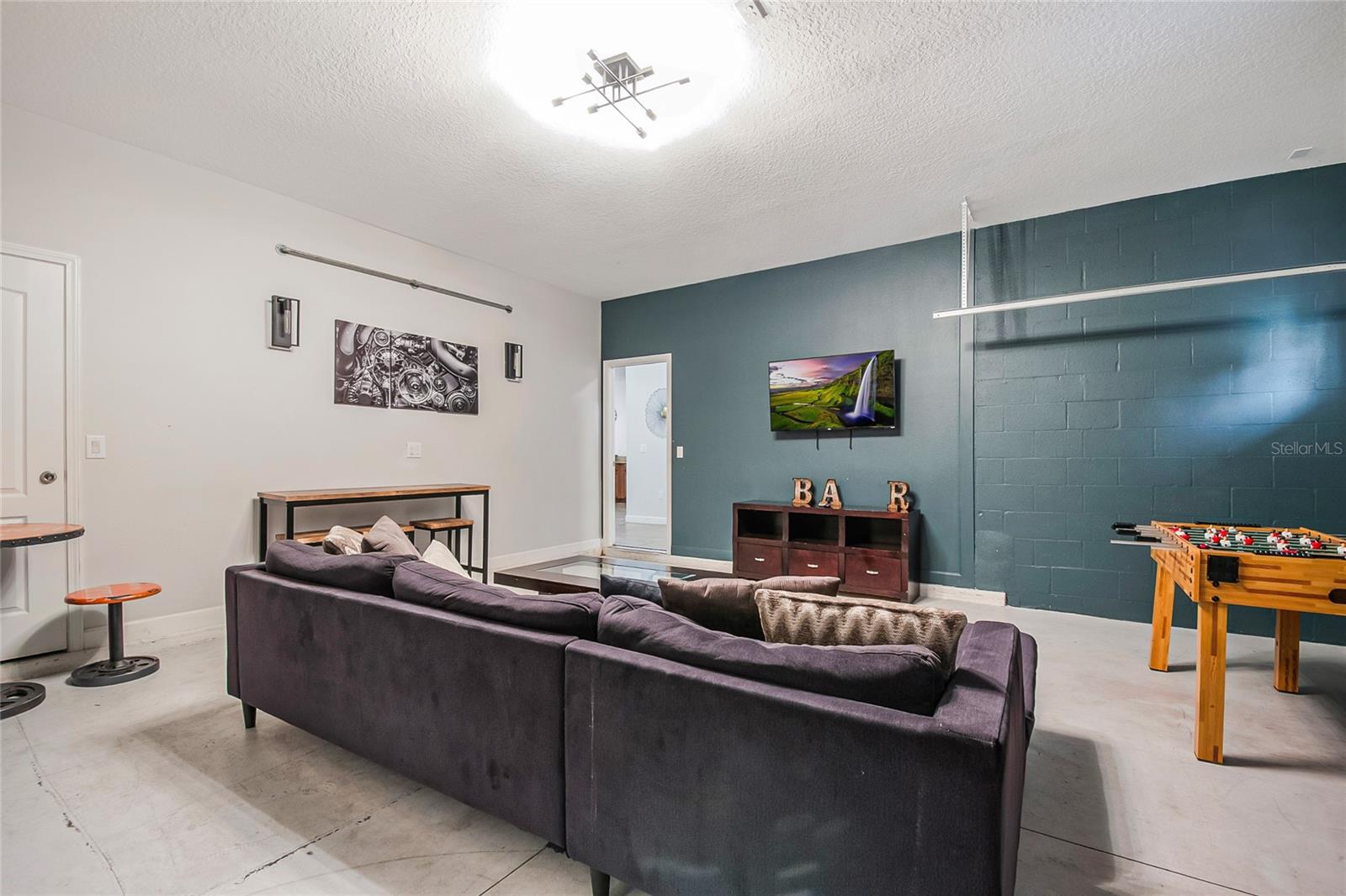 Image 13 of 96 For 1433 Thunderbird Road