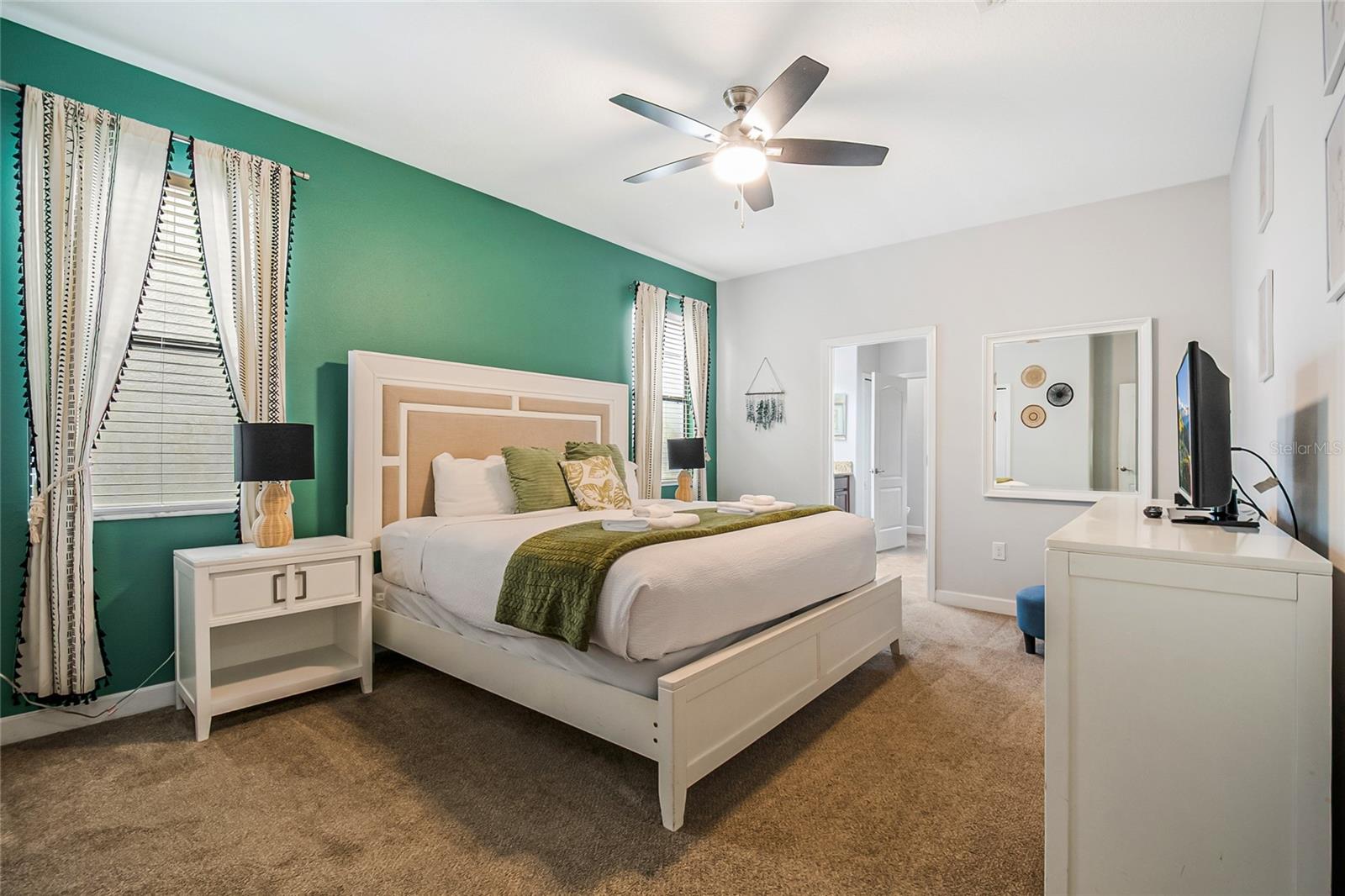 Image 17 of 96 For 1433 Thunderbird Road