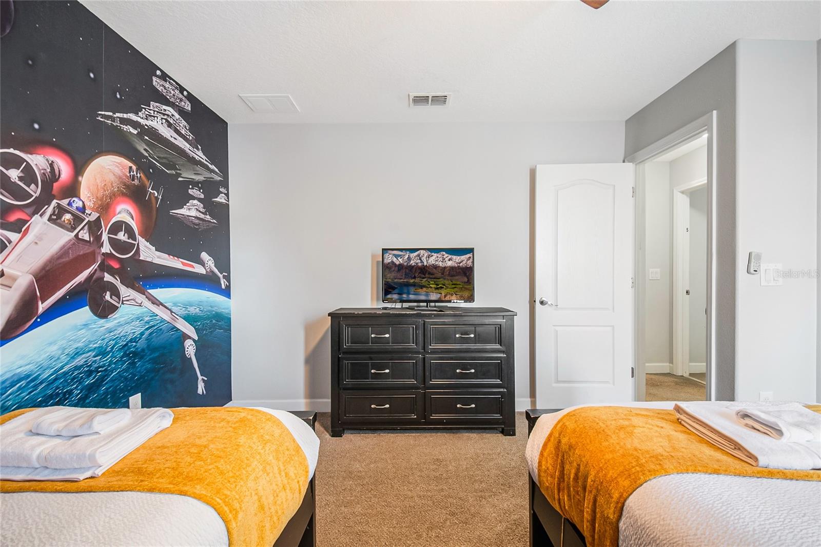 Image 38 of 96 For 1433 Thunderbird Road