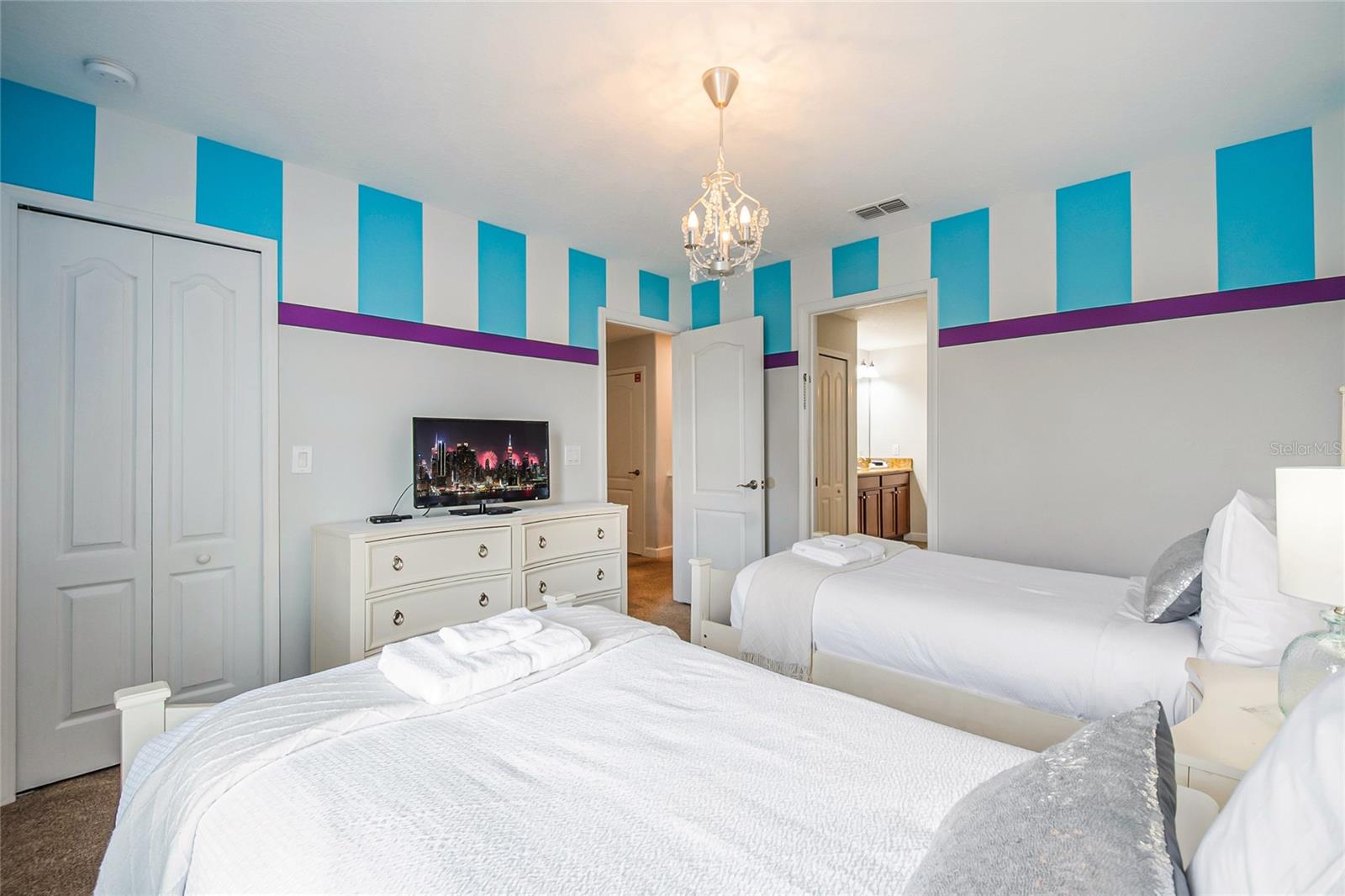 Image 41 of 96 For 1433 Thunderbird Road