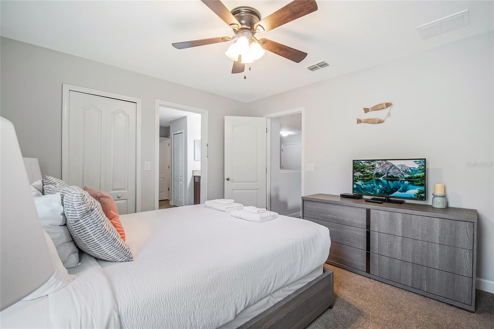 Image 57 of 96 For 1433 Thunderbird Road