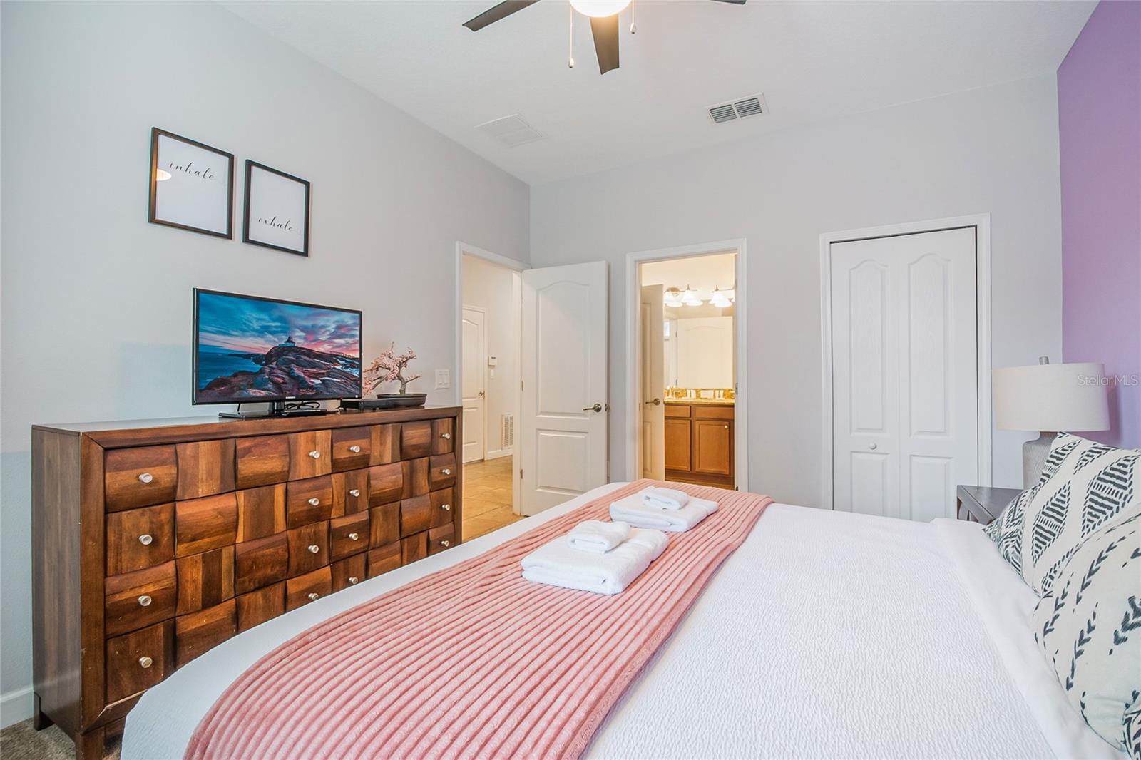 Image 7 of 96 For 1433 Thunderbird Road