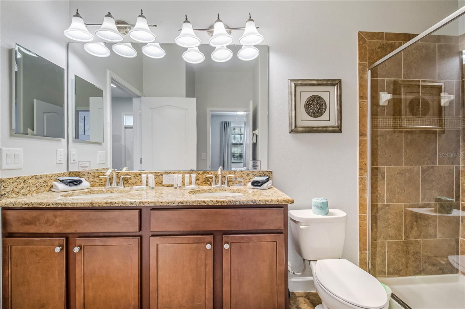 Image 8 of 96 For 1433 Thunderbird Road